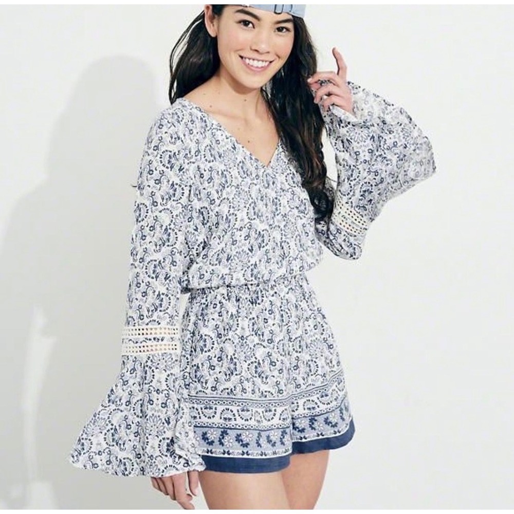 Hollister Blue White Paisley‎ Bell Sleeve Romper Boho Hippie Crochet Lace Size S